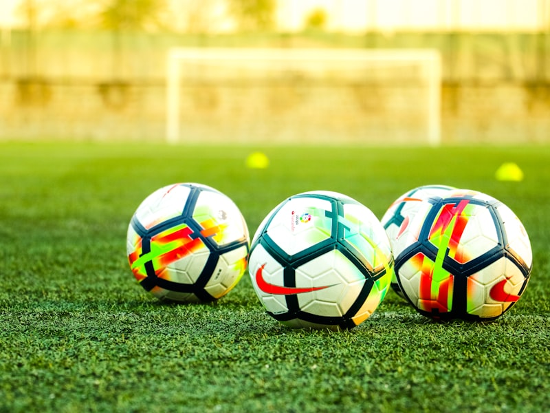 足球比赛数据统计图表展示控球率、射门次数等关键指标